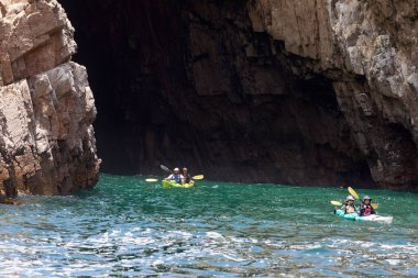 Neşeli bir deniz kanosu macerasına atlayın ve Arequipa Peru 'nun vahşi güzelliklerini keşfedin.