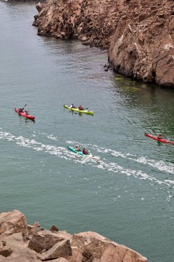 Neşeli bir deniz kanosu macerasına atlayın ve Arequipa Peru 'nun vahşi güzelliklerini keşfedin.