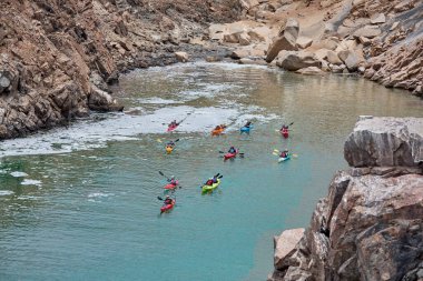 Neşeli bir deniz kanosu macerasına atlayın ve Arequipa Peru 'nun vahşi güzelliklerini keşfedin.