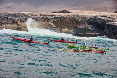 Neşeli bir deniz kanosu macerasına atlayın ve Arequipa Peru 'nun vahşi güzelliklerini keşfedin.