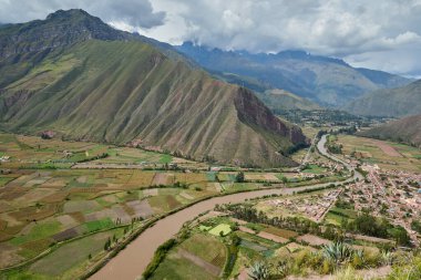 Bu MTB sürücüleri hız, yetenek ve adrenalinin mükemmel bir karışımını benimsiyorlar. And Dağları 'nın nefes kesen arkaplanlarıyla, her iniş antik arazi ve engebeli arazide vahşi bir yolculuktur. Kutsal Vadi Cusco Peru