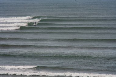 Chicama, dünyadaki en uzun sol el dalgalarından birine ev sahipliği yapmasıyla ünlüdür. Kuzey Peru 'da, La Libertad bölgesinde Puerto Malabrigo kasabası yakınlarında bulunan ünlü bir sörf merkezidir.