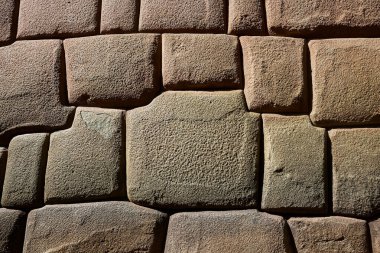 Cusco, Peru 'daki İnka taş duvarları, İnka mimarisinin ve işçiliğinin olağanüstü bir örneği.