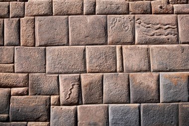 Cusco, Peru 'daki İnka taş duvarları, İnka mimarisinin ve işçiliğinin olağanüstü bir örneği.