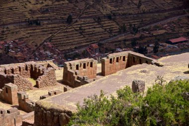 Pisac Harabeleri, Peru 'nun Kutsal Vadisi' ndeki en önemli ve iyi korunmuş İnka arkeolojik alanlarından biridir. Pisac kasabasının yukarısında yer alan bu harabeler İnka medeniyetinin mimari hünerine büyüleyici bir bakış sunuyor.