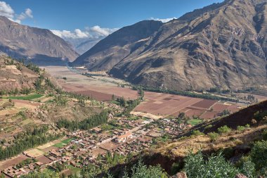 Pisac Harabeleri, Peru 'nun Kutsal Vadisi' ndeki en önemli ve iyi korunmuş İnka arkeolojik alanlarından biridir. Pisac kasabasının yukarısında yer alan bu harabeler İnka medeniyetinin mimari hünerine büyüleyici bir bakış sunuyor.