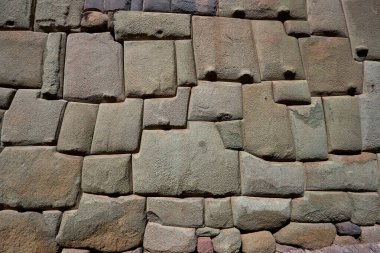 Cusco, Peru 'daki İnka taş duvarları, İnka mimarisinin ve işçiliğinin olağanüstü bir örneği.