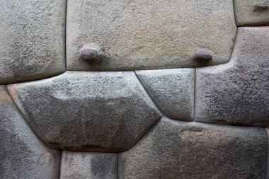 Cusco, Peru 'daki İnka taş duvarları, İnka mimarisinin ve işçiliğinin olağanüstü bir örneği.