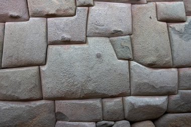Cusco, Peru 'daki İnka taş duvarları, İnka mimarisinin ve işçiliğinin olağanüstü bir örneği.