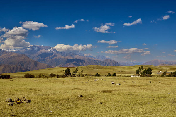 Бесконечная красота сельхозугодий вблизи Морея и Мараса, где древние техники встречают захватывающие дух пейзажи. Сердце сельскохозяйственной истории Перуса все еще процветает здесь