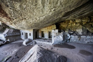And Dağları 'nın tepelerine tünemiş Machu Picchu İnka medeniyetinin görkeminin bir kanıtı olarak duruyor. Sisli tepeler ve yemyeşil yeşilliklerle çevrili bu antik harikalar saygı ve saygı uyandırır.