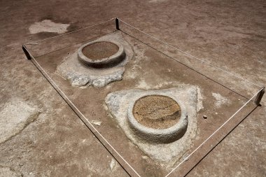 And Dağları 'nın tepelerine tünemiş Machu Picchu İnka medeniyetinin görkeminin bir kanıtı olarak duruyor. Sisli tepeler ve yemyeşil yeşilliklerle çevrili bu antik harikalar saygı ve saygı uyandırır.