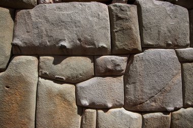 Cusco, Peru 'daki İnka taş duvarları, İnka mimarisinin ve işçiliğinin olağanüstü bir örneği.