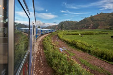Gizemli Machu Picchu yolculuğuna çıkanlar, muhteşem And Dağları 'nın içinden süzülerek, bu tren yolculuğu varış yeri kadar büyülü. Cusco Peru
