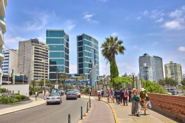 Yanınızda La Costa Verde 'nin sonsuz mavisiyle, Miraflores uçurumlarında gezinmek. Burada attığınız her adım, Lima' nın hayatı, doğasını ve güzelliğini kutlamak gibi geliyor.