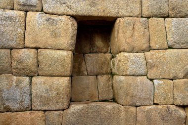 Machu Picchu, Peru 'nun And Dağları' nda, Cusco şehri yakınlarında yer alan bir İnka kalesidir. 1450 yılında İnka İmparatoru Pachacuti döneminde inşa edilmiştir..