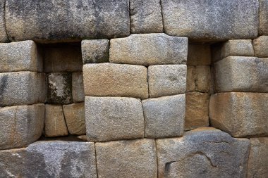 Machu Picchu, Peru 'nun And Dağları' nda, Cusco şehri yakınlarında yer alan bir İnka kalesidir. 1450 yılında İnka İmparatoru Pachacuti döneminde inşa edilmiştir..