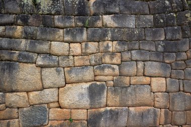 Machu Picchu, Peru 'nun And Dağları' nda, Cusco şehri yakınlarında yer alan bir İnka kalesidir. 1450 yılında İnka İmparatoru Pachacuti döneminde inşa edilmiştir..