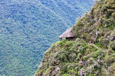 Efsanevi İnka Patikası 'nda antik ayak izlerini takip ediyorum. Her adım bizi Machu Picchu 'nun kayıp şehrine ve tarihin derinliklerine daha da yaklaştırıyor. Cusco Peru