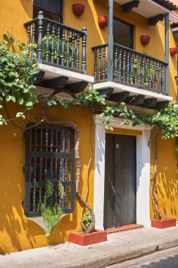 Kartagena sokakları canlı renklerle, koloni cazibesiyle ve kalbini dans ettiren Karayip titreşimleriyle dolup taşıyor. Kolombiya değil.