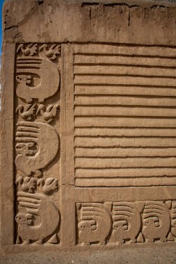 Antik bir medeniyetin yankıları dünyanın en büyük çamur tuğlası şehri Chan Chan 'ın engin kerpiç duvarlarında duruyor. Chim İmparatorluğu 'nun kalbi burası UNESCO' nun Dünya Mirası bölgesi..