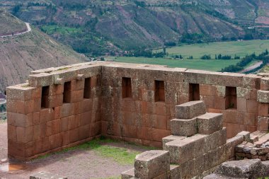 Pisac terasları Pisac Arkeoloji Parkı 'nın en dikkat çekici özelliklerinden biridir. 