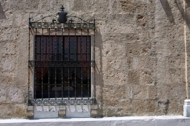 Arequipa 'daki bu görkemli vali evi volkanik sillar taştan inşa edildi. Koloni ihtişamı ve tarihinin bir kanıtı olarak duruyor. Geçmişe açılan bir kapı, her detayın bir hikaye anlattığı..