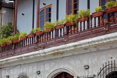 Arequipa gizli sokakları, sömürge cepheleri ve sillar taşların zamansız güzelliği geçmişin fısıldayan hikayeleri. Beyaz şehrin gizli bir köşesi keşfedilmeyi bekliyor.