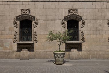 Limas 'ın tarihi merkezinde koloni balkonları ve süslü pencereler asırlardır süren zarafetin, geleneğin ve kültürel mirasın sessiz tanıkları olarak duruyor. PERU