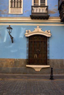 Limas 'ın tarihi merkezinde koloni balkonları ve süslü pencereler asırlardır süren zarafetin, geleneğin ve kültürel mirasın sessiz tanıkları olarak duruyor. PERU