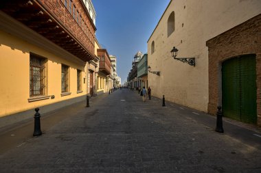 Limas 'ın tarihi merkezinde koloni balkonları ve süslü pencereler asırlardır süren zarafetin, geleneğin ve kültürel mirasın sessiz tanıkları olarak duruyor. PERU