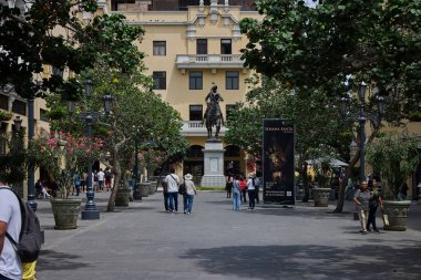 Limawhere 'in kalbinde bir mimari mücevher koloni cepheleri, oyulmuş balkonlar ve zamansız simetri zarafet ve ruhla inşa edilmiş bir şehrin ihtişamını yansıtır..