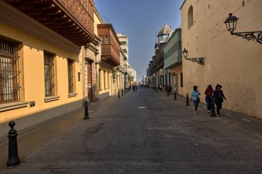Limawhere 'in kalbinde bir mimari mücevher koloni cepheleri, oyulmuş balkonlar ve zamansız simetri zarafet ve ruhla inşa edilmiş bir şehrin ihtişamını yansıtır..