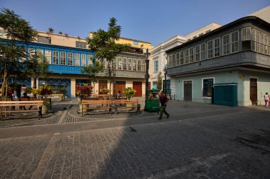 Limawhere 'in kalbinde bir mimari mücevher koloni cepheleri, oyulmuş balkonlar ve zamansız simetri zarafet ve ruhla inşa edilmiş bir şehrin ihtişamını yansıtır..