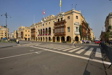 Limawhere 'in kalbinde bir mimari mücevher koloni cepheleri, oyulmuş balkonlar ve zamansız simetri zarafet ve ruhla inşa edilmiş bir şehrin ihtişamını yansıtır..