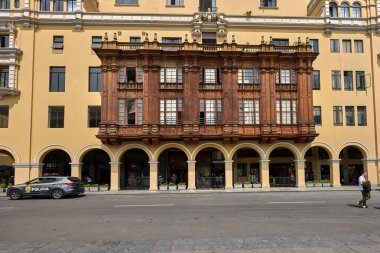 Limawhere 'in kalbinde bir mimari mücevher koloni cepheleri, oyulmuş balkonlar ve zamansız simetri zarafet ve ruhla inşa edilmiş bir şehrin ihtişamını yansıtır..