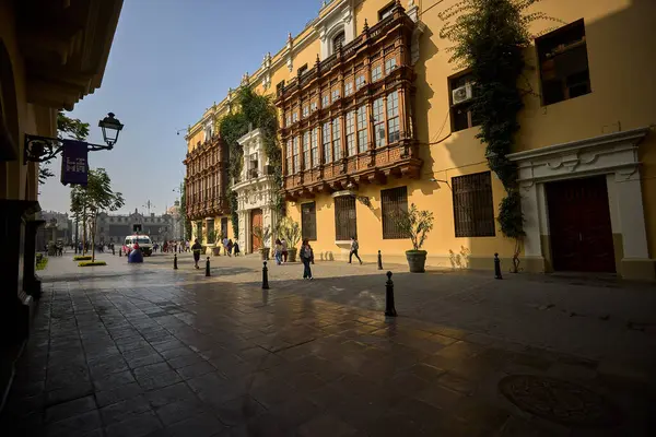 Limawhere 'in kalbinde bir mimari mücevher koloni cepheleri, oyulmuş balkonlar ve zamansız simetri zarafet ve ruhla inşa edilmiş bir şehrin ihtişamını yansıtır..