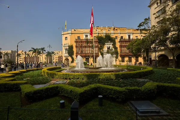 Limawhere 'in kalbinde bir mimari mücevher koloni cepheleri, oyulmuş balkonlar ve zamansız simetri zarafet ve ruhla inşa edilmiş bir şehrin ihtişamını yansıtır..