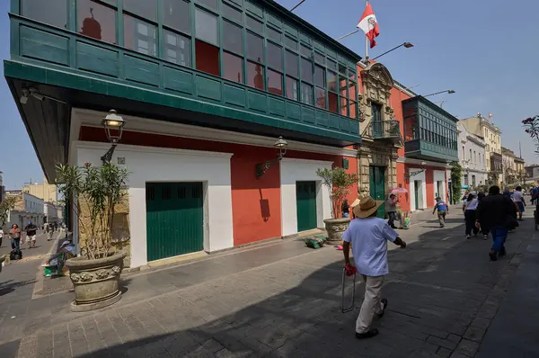 Limawhere 'in kalbinde bir mimari mücevher koloni cepheleri, oyulmuş balkonlar ve zamansız simetri zarafet ve ruhla inşa edilmiş bir şehrin ihtişamını yansıtır..