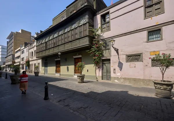 Limawhere 'in kalbinde bir mimari mücevher koloni cepheleri, oyulmuş balkonlar ve zamansız simetri zarafet ve ruhla inşa edilmiş bir şehrin ihtişamını yansıtır..