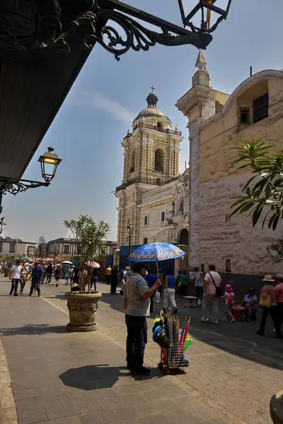 Limawhere 'in kalbinde bir mimari mücevher koloni cepheleri, oyulmuş balkonlar ve zamansız simetri zarafet ve ruhla inşa edilmiş bir şehrin ihtişamını yansıtır..