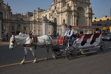 Limawhere 'in kalbinde bir mimari mücevher koloni cepheleri, oyulmuş balkonlar ve zamansız simetri zarafet ve ruhla inşa edilmiş bir şehrin ihtişamını yansıtır..