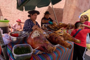 Çıtır çıtır, sulu ve aromalı Limas ikonik chicharrn de chancho bir sokak yemeği şaheseridir.