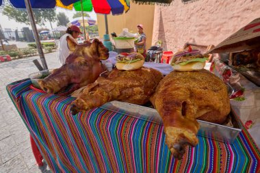 Çıtır çıtır, sulu ve aromalı Limas ikonik chicharrn de chancho bir sokak yemeği şaheseridir.