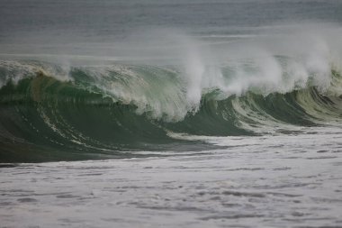 Büyük fırtınalı deniz dalgası. Peru Sahil Hattı - Caplina La Herradura Chorrillos.