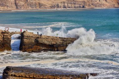 Rocky Cliff 'teki balıkçılar Büyük Dalga La Herradura' da Sahilsel Drama 'ya Düştü