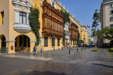 Lima, Peru 'daki tarihi sömürge mimarisi, bu UNESCO Dünya Mirası Alanının güzelliğini ve cazibesini yansıtıyor. Ana kare