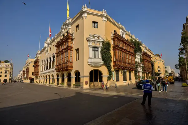 Lima, Peru 'daki tarihi sömürge mimarisi, bu UNESCO Dünya Mirası Alanının güzelliğini ve cazibesini yansıtıyor. Ana kare