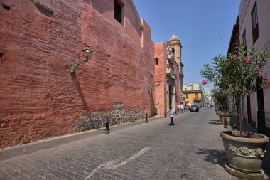 Lima, Peru 'daki tarihi sömürge mimarisi, bu UNESCO Dünya Mirası Alanının güzelliğini ve cazibesini yansıtıyor. Tarihi merkez.