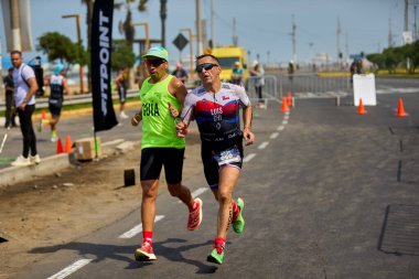 IRONMAN 70.3 Lima 'dan güçlü bir an, kör bir atlet ve onun rehberi her mili birlikte fethediyor. Cesaret, kararlılık ve en iyi takım çalışması. Hepimiz için gerçek bir ilham..